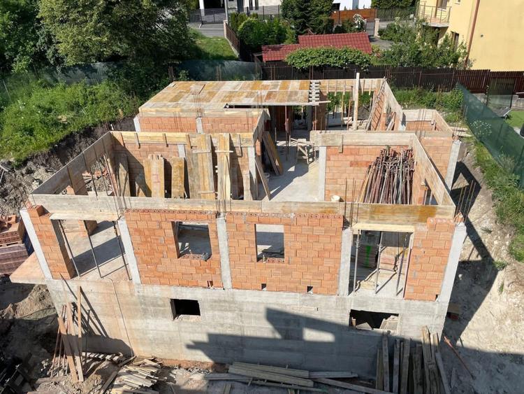 Apartament generos de 4 camere – 127 mp, 4 balcoane, 2 bai, bloc nou