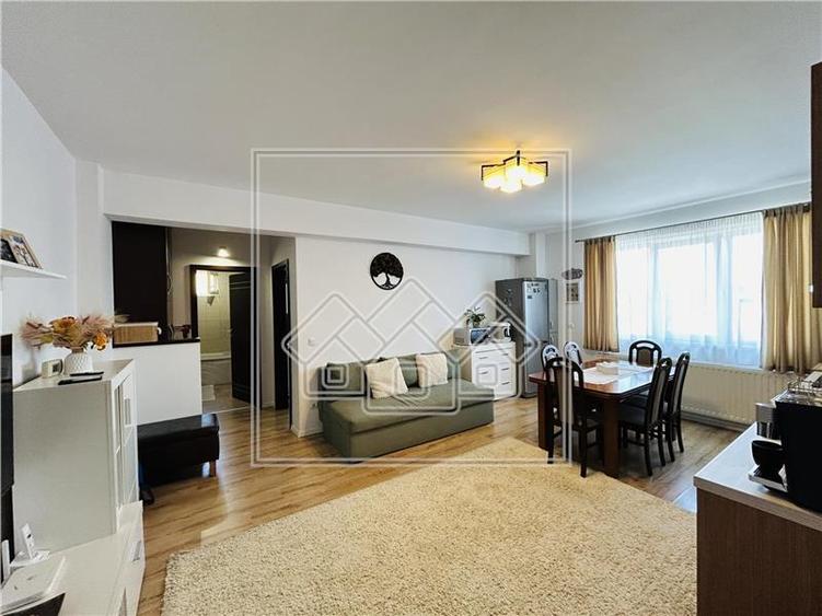 Apartament 3 camere, balcon, loc de parcare - Turnisor