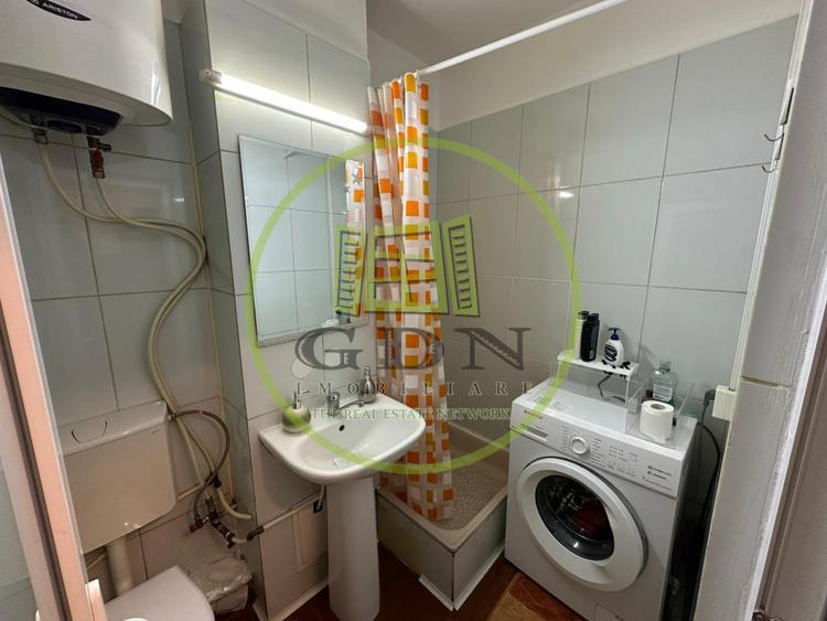 Garsoniera 40 mp, decomandata, Centru, Zona Universitatea din Craiova