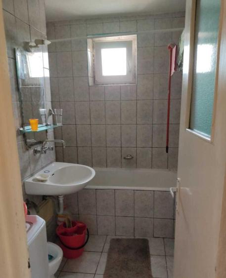 Apartament 1 camera, 42 mp, decomandat, zona strazii Arinilor