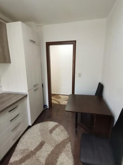 INCHIRIEZ apartament 3 camere, renovat,zona Ciresica