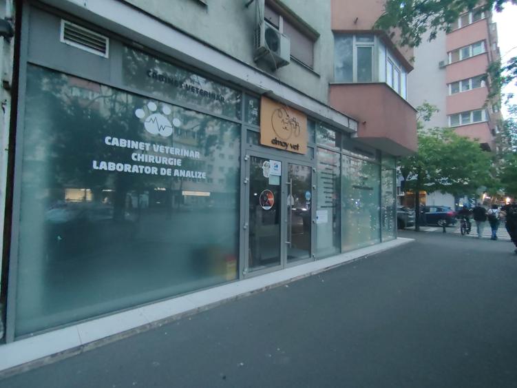 Spatiu comercial Calea Mosilor stradal, 114 mp, vitrina.