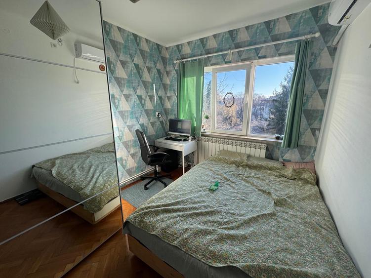 Vanzare apartament trei camere mobilat/utilat renovat Cotroceni metrou Opera