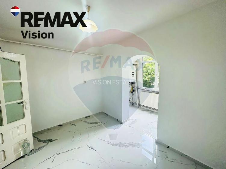 Apartament cu 3 camere de vânzare în zona 1 Mai - 7