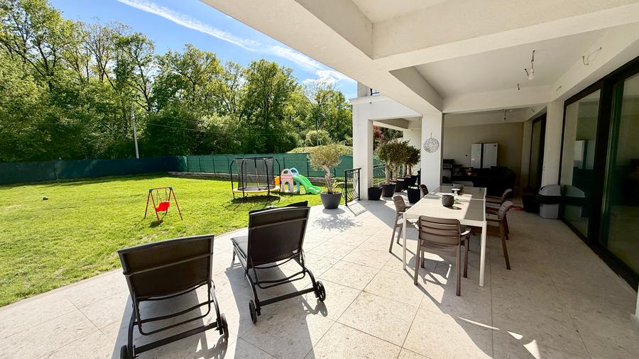 Vila 7 camere cu acces la pădurea Tunari teren 1500mp