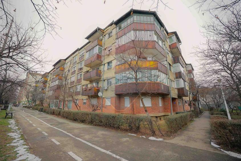 Apartament cu 4 camere, de vânzare în zona Rogerius