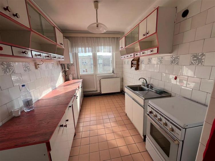 Apartament cu 4 camere de vânzare in Dambu
