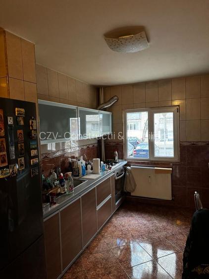 Apartament cu 3 camere , str. Bozieni - 5