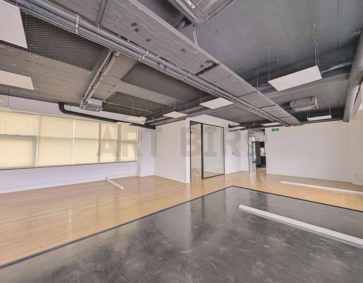 Zero comision, 290mp birou versatil cu terasa 340mp, Romana, 6' metrou