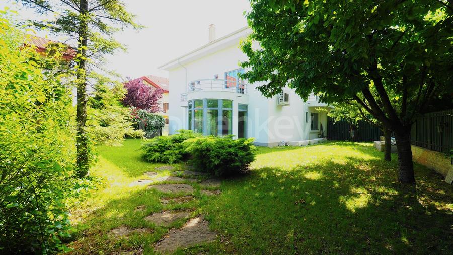 Vila duplex cu 4 dormitoare si 450mp gradina amenajata