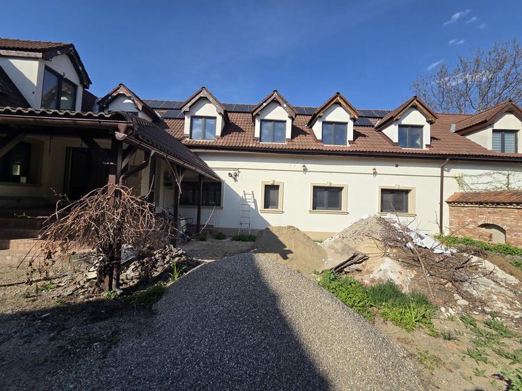 Vilă 9 camere Cristian | Terasă Bucegi | Ideal investiție