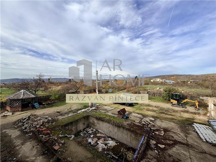 Pensiune 6 camere, teren 12713 mp, Dealul Mare, Urlati, Prahova