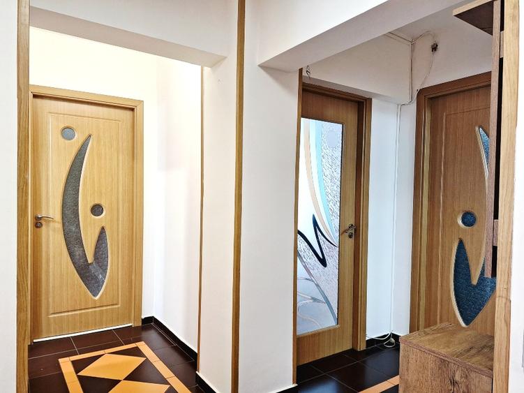 Inchiriez apartament 3 camere în Brașov-Răcădău