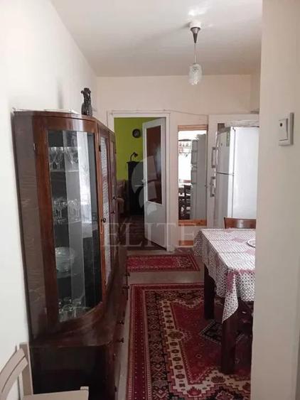 Apartament 4 camere în zona COLINA