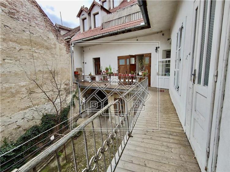 Ap 4 camere - etaj 2 - zona Ultracentrala - ideal investitie