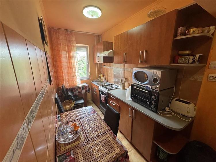 Apartament cu 2 camere, zona Rogerius