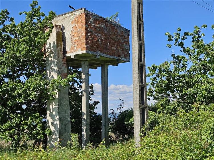 Teren 17400 mp  si  Constructii ,  Comuna Todiresti, Suceava