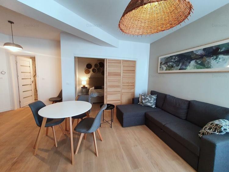 Vând studio cu 2 camere- pe faleza Mamaia nord cu vedere la mare