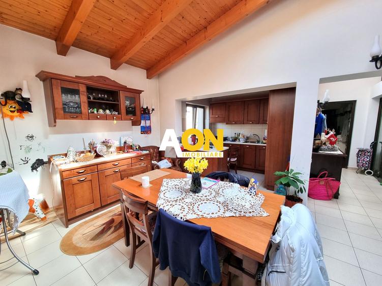 Casa de vanzare 5 camere, 980 teren, zona Piata Cetate