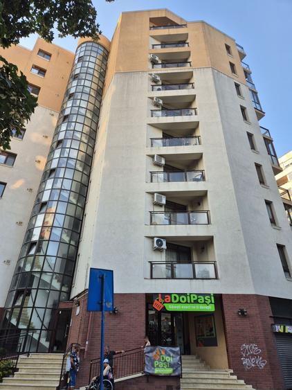 Penthouse 104,97 mp + 192,81 mp terase - piata Sudului