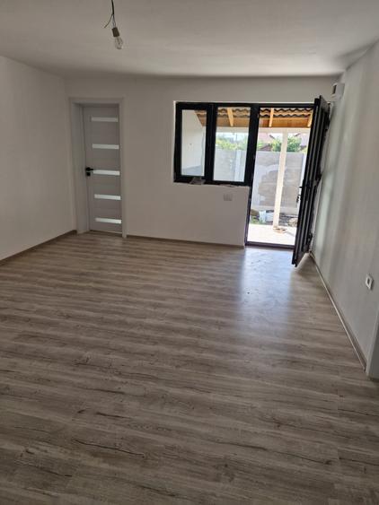 Sanmihaiul Roman - Casa individuala cu 4 camere si bucatarie inchisa