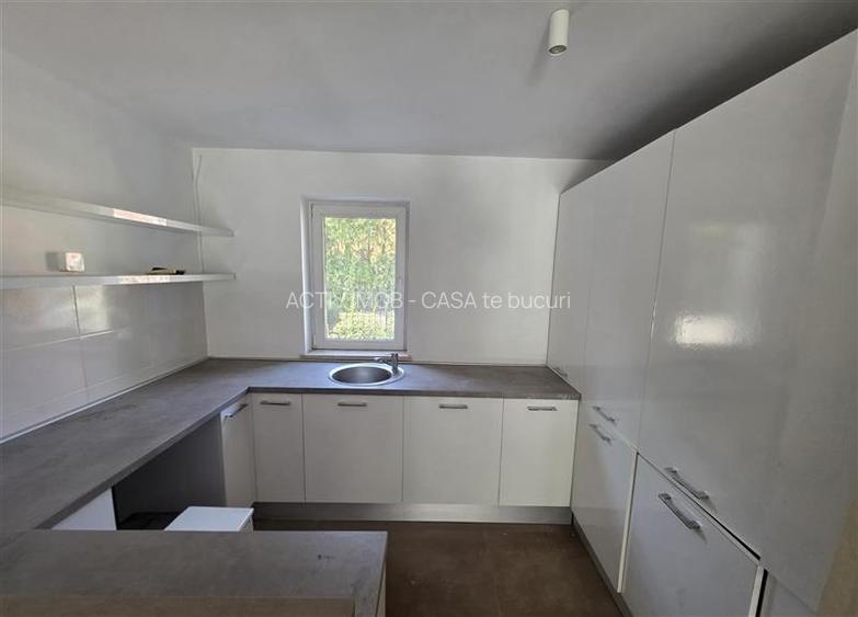 Vila cu piscina - Pipera - 5 camere - 3 bai - 218mp - 900mp teren