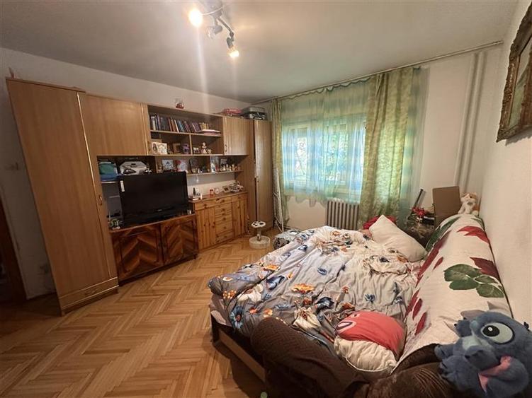Mobilat si utilat in bloc anvelopat linga Flavia