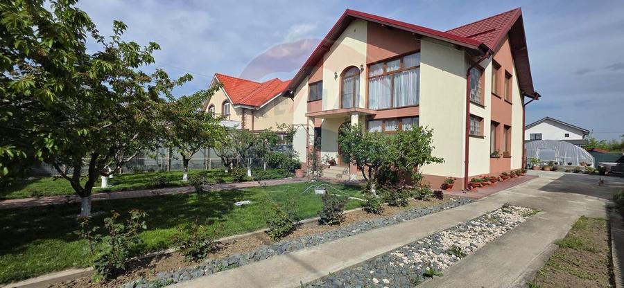Casa 6 camere de vanzare Darza - Crevedia 260 mp utili 735 mp teren