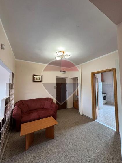 Apartament cu 3 camere de închiriat ultracentral