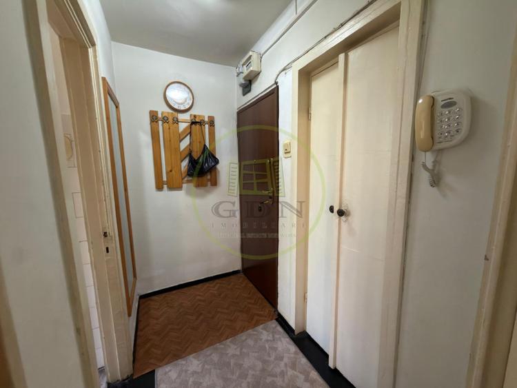 Apartament 2 camere, semidecomandat, cartier George Enescu, zona Scoala nr. 12
