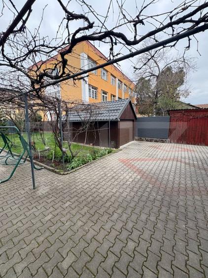 Casa cu două apartamente și garaj în zona 0 a Bistriței - 240mp utili 734mpTEREN