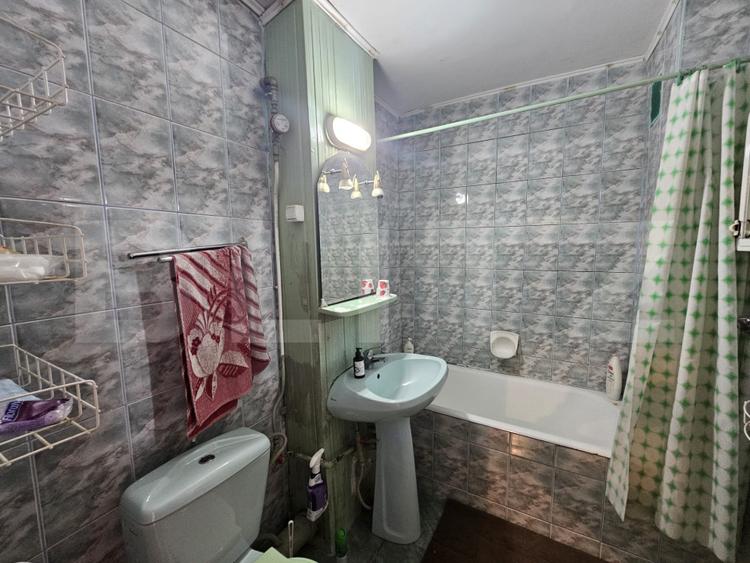 Apartament cu 4 camere, 77 mp, etaj 2, zona Dallas - Aiud