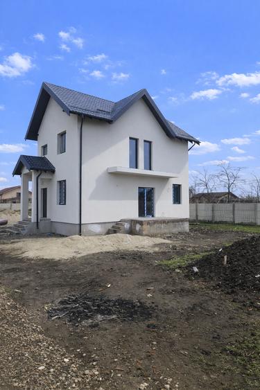 Vila curte, Domnesti 4 camere 2 bai curte 400 mp deschidere 20 ml zona centrala