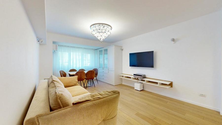 Apartament 4 camere Bd Unirii, renovat, centrala proprie, parcare