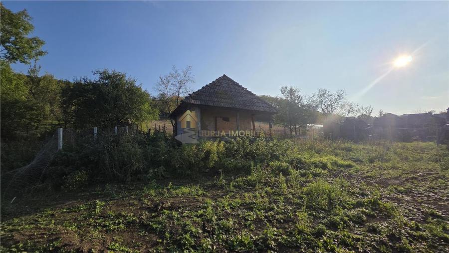 CASA  CU TEREN 2860 MP MOCIU