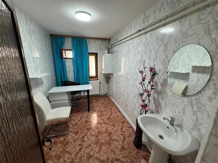 Sp comercial 36 mp, stradal, zona Sud
