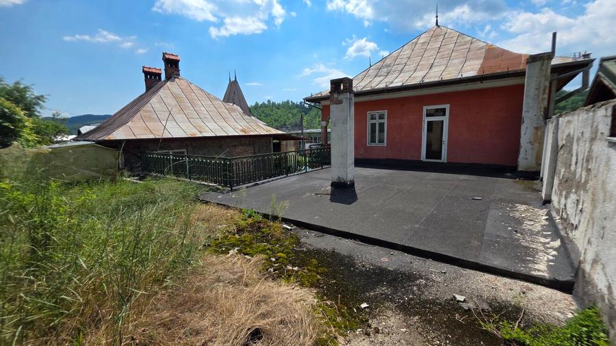 De vanzare spatiu comercial - COMARNIC la DN1