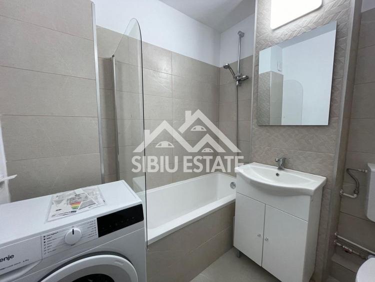 Apartament decomandat cu 2 camere, balcon, etaj 3, recent renovat, -Sibiu