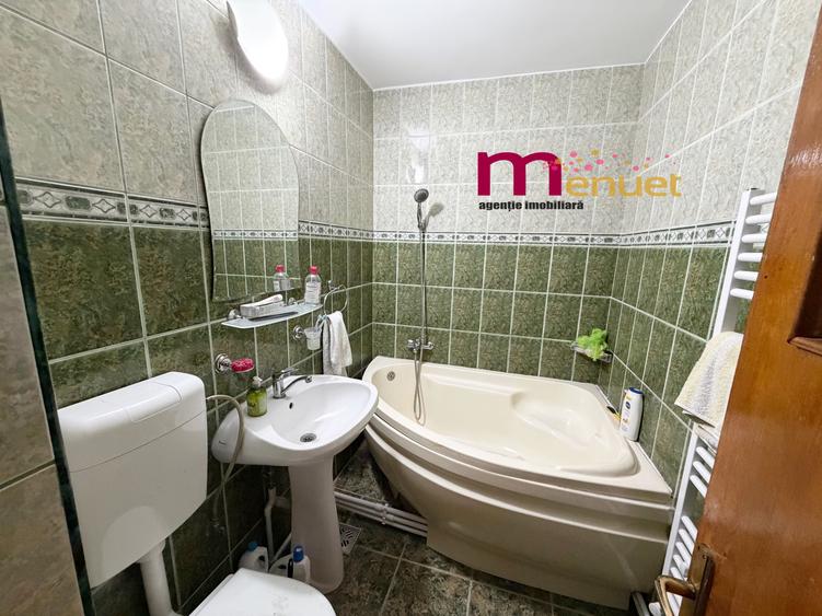 Apartament 3 camere,str.Victoriei,etaj 1,90 mp