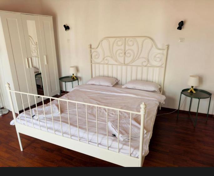 Apartament 3 camere si terasa superba - Casa Casatoriilor. Disponibil Sep - Iun