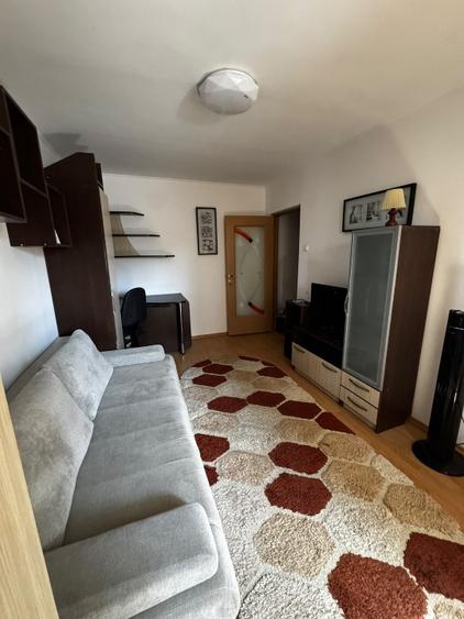 Închiriez apartament 1 cam, zona Alexandru cel Bun