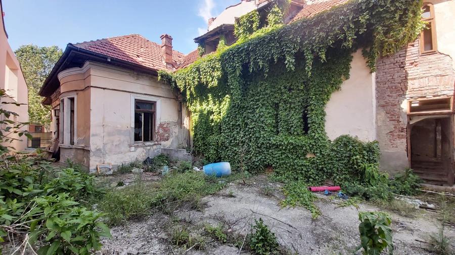 Vanzare casa veche de 288 mp si 440 mp teren in centrul Bucuresti