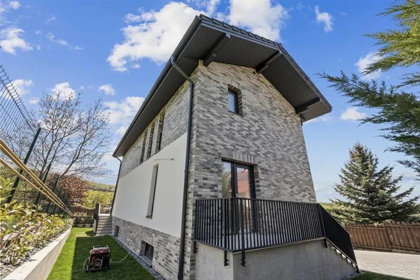 Casa de vanzare in Faget, Cluj-Napoca, zona Sunny Hill, langa padure