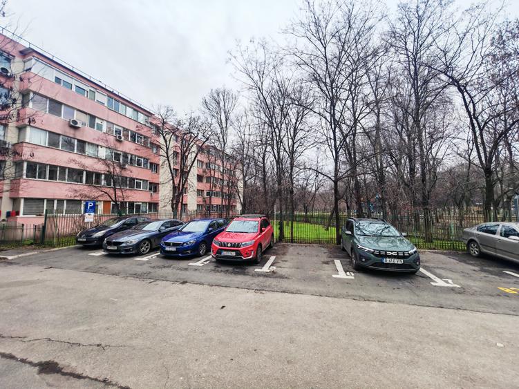 Parcul Gheorghe Patrascu | Metrou Piata Muncii, parter cu balcon, bloc anvelopat