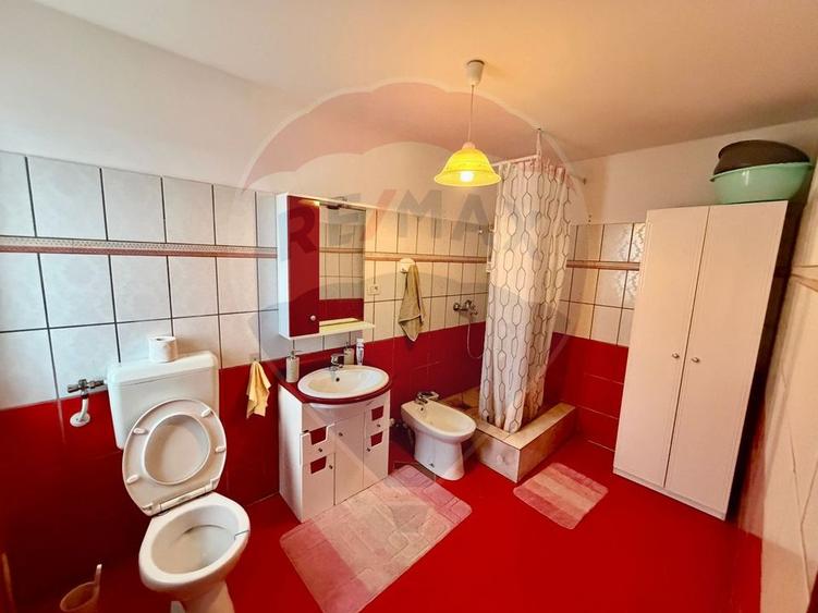 Casă / Vilă cu 4 camere de vânzare