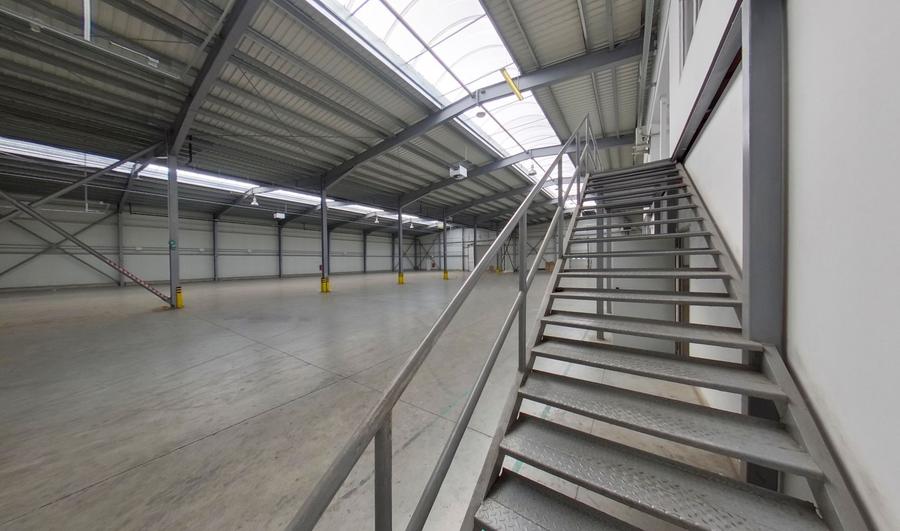 Parc industrial cu platformă betonată lângă A1