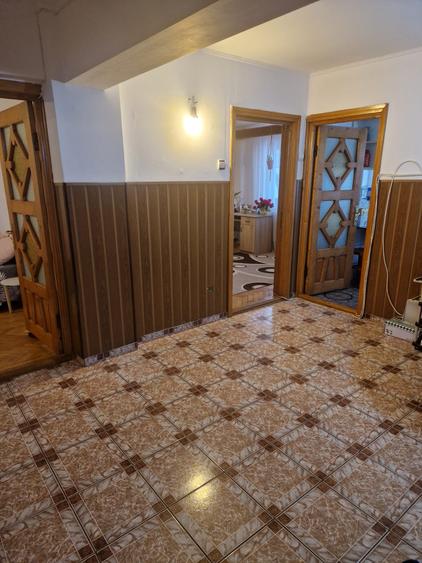 Apartament 4 camere zona Parcul Mihai Eminsecu , etaj 2 , loc de parcare