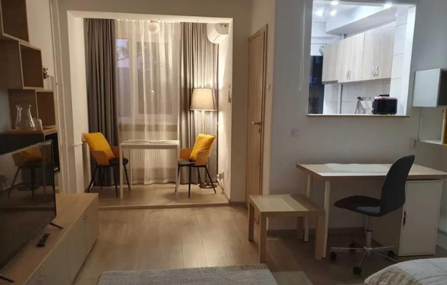 Garsoniera,Titan,Park Lake,Mall,bl.reabilitat,et.2/10,Amenajata,mobiliata