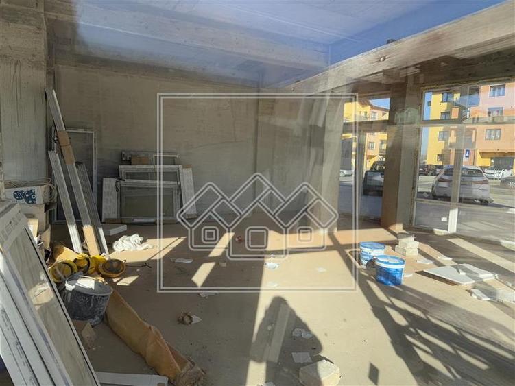 Spatiu comercial in Selimbar - vitrina la strada, terasa - 4 parcari