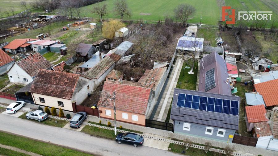 Casa de vanzare cu 3 camere si teren de 1008 mp - Deta